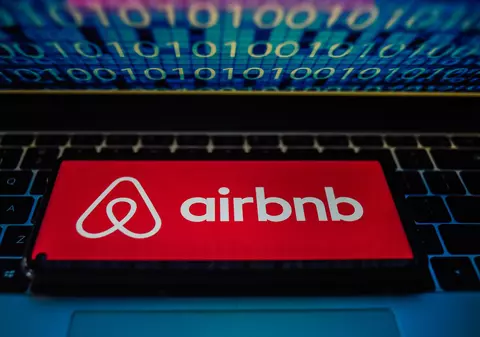 „România este paradis fiscal pentru cazările ilegale”. Sectorul turistic cere taxarea celor cu locuințe pe Airbnb și Booking