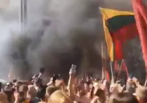 Proteste violente în Lituania, după un plan privind interzicerea accesului persoanelor nevaccinate în autobuze