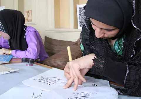 Autorul bestsellerului „Vânătorii de zmeie”, originar din Kabul, face apel la solidaritate: „Nu lăsați milioane de femei afgane să dispară din nou”