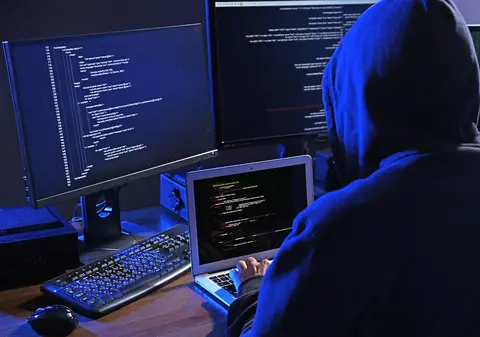 Bărbat din Craiova, suspectat că a spart rețelele informatice ale unor companii, apoi a cerut recompense în criptomonede