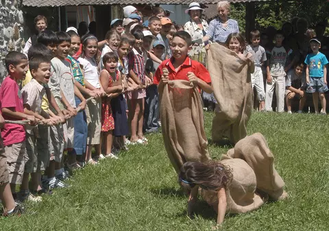 La revedere, tabără dragă! Cine-și mai permite o tabără de vară în România?