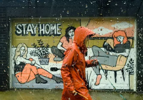 Un an în izolare. Povestea bărbatului căruia pandemia i-a luat libertatea de mișcare