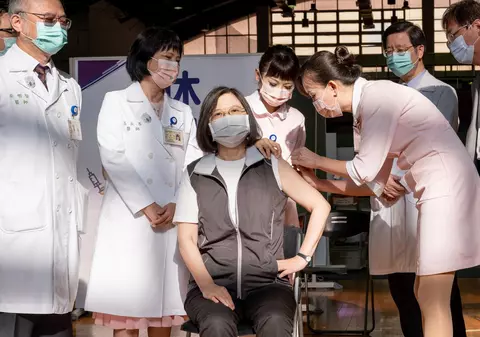 Președinta Taiwanului s-a vaccinat anti-COVID cu un ser produs pe plan intern, ale cărui teste clinice nu au fost finalizate