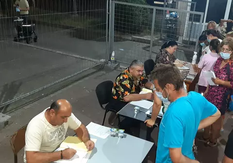 Zeci de români, la cozi în Vama Giurgiu pentru completarea unor documente COVID. Cum explică autoritățile situația