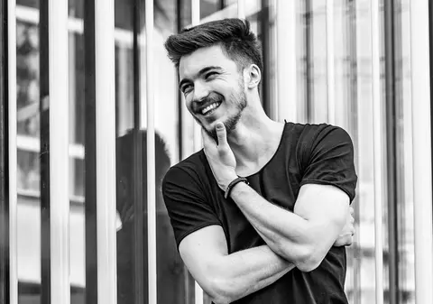 Povestea lui Vlad Morar, finalist „X Factor”. Muzica e tradiție de familie: „Tata e dirijor, iar bunicul a fost violist al Operei Române”