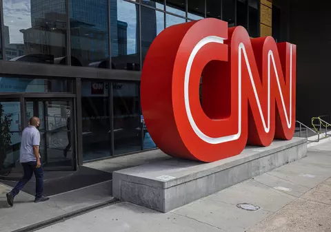 CNN a concediat trei angajați care au venit la muncă nevaccinați anti-COVID. „Toleranță zero în acest sens”