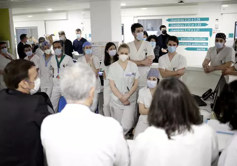 Personalul sanitar din Franța care nu se vaccinează anti-COVID va fi sancționat. „Nu vom da înapoi”