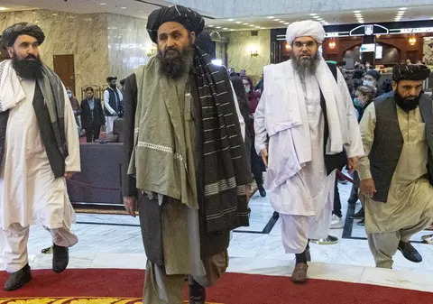 Liderul talibanilor, eliberat acum trei ani din închisoare la cererea SUA. Cine este mullahul Baradar, cel mai probabil viitorul președinte afgan