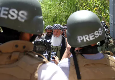 Talibanii au ucis directorul unui post de radio din Afganistan și au răpit un alt jurnalist