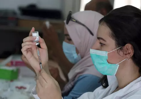 Studiu: Vaccinul Pfizer își pierde mai rapid eficacitatea în fața variantei Delta decât cel de la AstraZeneca