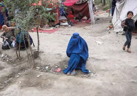 „Lumea noastră se prăbușește”. Ce înseamnă pentru femei revenirea talibanilor la putere