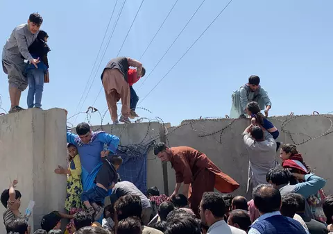 Trupele SUA au ucis doi bărbați înarmați, pe aeroportul din Kabul