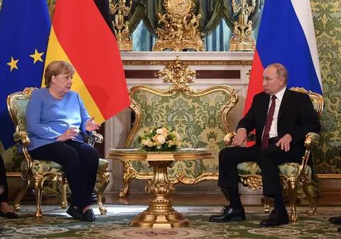 Telefonului Angelei Merkel a început să sune în timpul întâlnirii cu liderul rus Vladimir Putin