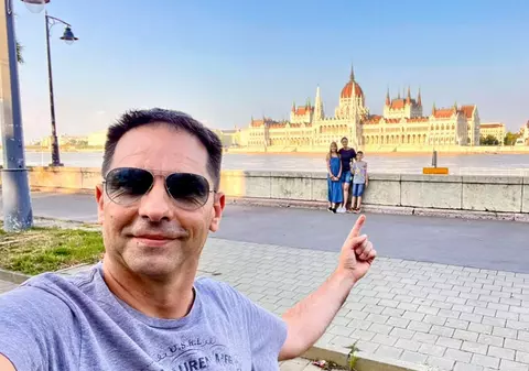 Dan Negru, dezvăluiri neașteptate despre familia lui. „Băiatul meu e prieten cu Selly și Dorian și își mai schimbă mesaje pe WhatsApp fără ca eu să știu”