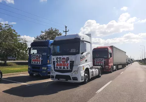 Protest al transportatorilor din vestul țării faţă de intenţia Guvernului de a impozita retroactiv diurnele șoferilor: „Stop abuz ANAF”