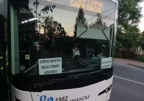 Şoferul Companiei de Transport Public Iaşi care a lipit mesaje antivacciniste pe parbriz a fost concediat
