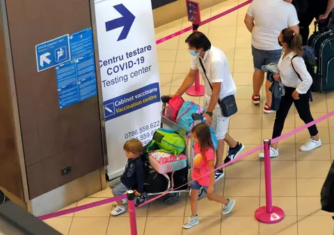 Copiii până în 12 ani, scutiți de carantină și de prezentarea unui test COVID la întoarcerea în România