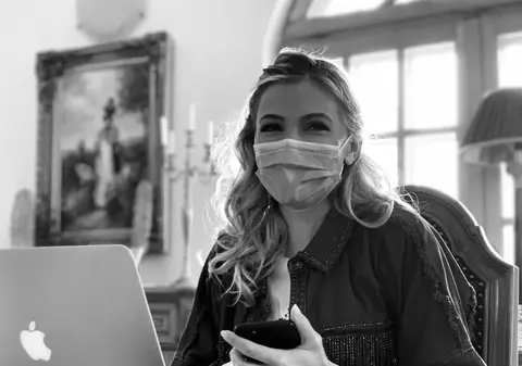 Când naște Andreea Ibacka. Actrița se află cu sarcina pe ultima sută de metri. Cum a fost surprinsă la filmările pentru „Adela”