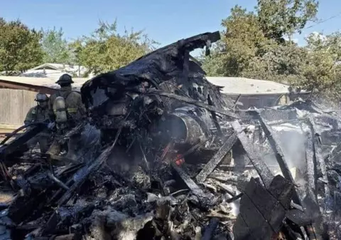 Un avion militar american s-a prăbuşit într-o zonă rezidenţială din Texas. Piloții s-au catapultat