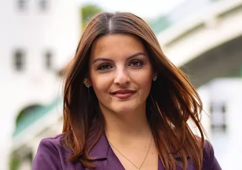 O româncă de 27 de ani candidează pentru Parlamentul german. Ce a convins-o să intre în politică