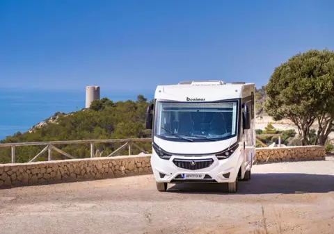 Călătoriile cu autorulota. Ce este o autorulotă și de ce este potrivită pentru următoarea ta vacanță?