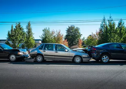 Cum eviți un accident în lanț și ce este regula celor două secunde?