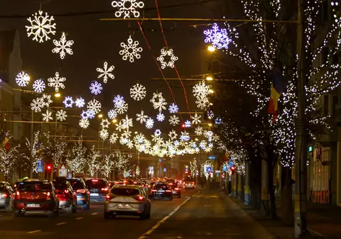 Luminiţele de Crăciun din București vor fi „foarte puţine”, spune Nicușor Dan