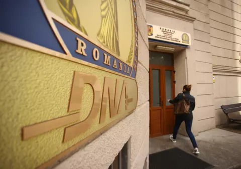 Un inspector şi o consilieră de la ANAF Ilfov, reţinuţi de DNA pentru luare de mită