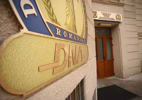 Fostul director al Direcției economice din Ministerul Transporturilor, trimis în judecată de DNA. Este acuzat de luare de mită