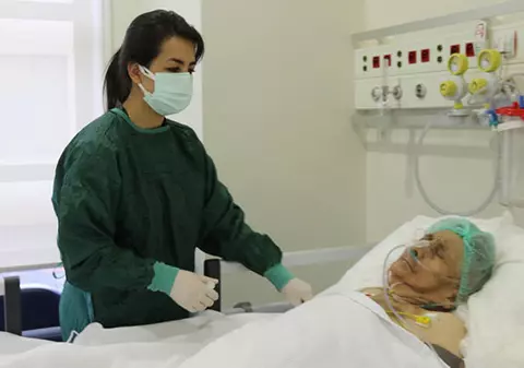 O femeie de 116 ani din Turcia a învins coronavirusul