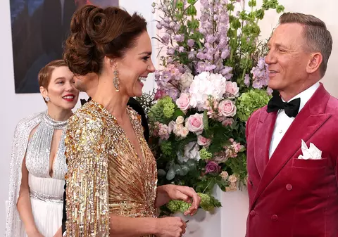 Familia regală britanică, la premiera noului film James Bond. Ce i-a spus Daniel Craig ducesei Kate Middleton