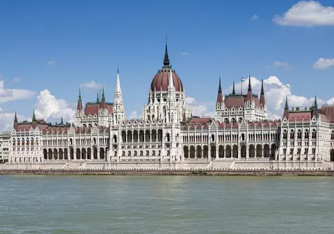 Comisia Europeană încă nu aprobă PNRR-urile Poloniei şi Ungariei din cauza statului de drept