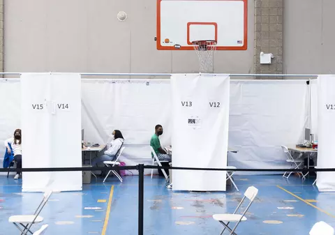 Mii de cadre medicale din New York, concediate, după ce au refuzat să se vaccineze împotriva COVID