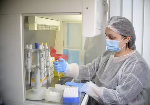 Testarea persoanelor suspecte de COVID se face cu o întârziere de 30 de ore în București. Cum explică DSP situația