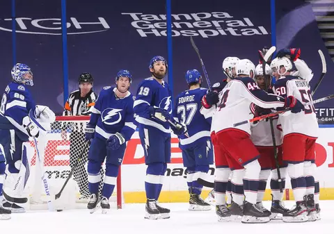 Un antrenor de hochei din NHL a fost demis pentru că a refuzat să se vaccineze anti-COVID-19