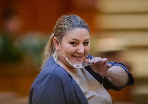 Reacția Colegiului Medicilor după ce Diana Șoșoacă a blocat vaccinarea într-o comună din Iași. „Intimidările, amenințările sau agresiunile de orice fel nu își au locul”