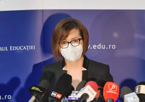 Ioana Mihăilă și-a vaccinat fiul de 8 ani împotriva COVID-19: „Ne dorim ca cei mici să se poată bucura de viață”