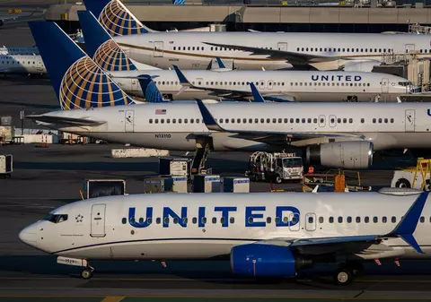 Aproape 600 de angajații vor fi concediați de compania United Airlines pentru că nu s-au vaccinat anti-COVID-19