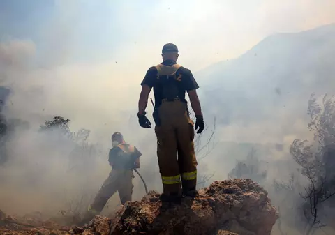 Incendii de pădure în apropiere de capitala Greciei. Peste 100 de pompieri și voluntari se luptă cu flăcările