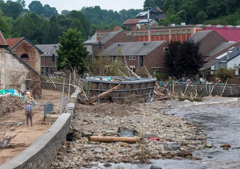 52 de români acuzați că au furat din casele victimelor inundațiilor din Germania. La cât se ridică prejudiciul