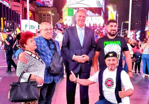 Klaus Iohannis și manelistul Sorinel Puștiu, împreună într-o fotografie făcută în New York