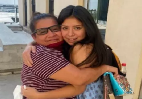 La 14 ani după ce a fost răpită de tatăl ei, o fată din Florida s-a revăzut cu mama ei la granița SUA - Mexic