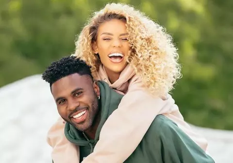 Jason Derulo și fotomodelul Jena Frumes s-au despărțit. În urmă cu patru luni au devenit părinții unui băiețel