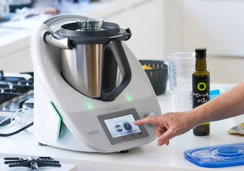 Cooking show-ul pandemic sau de ce banana bread a luat cu asalt bucătăriile