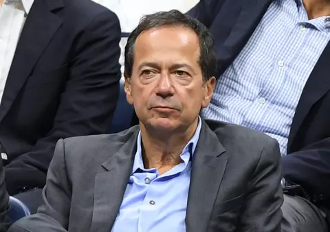 Miliardarul John Paulson divorțează de soția româncă. Jenny, originară din Galați, ar putea primi jumătate din avere