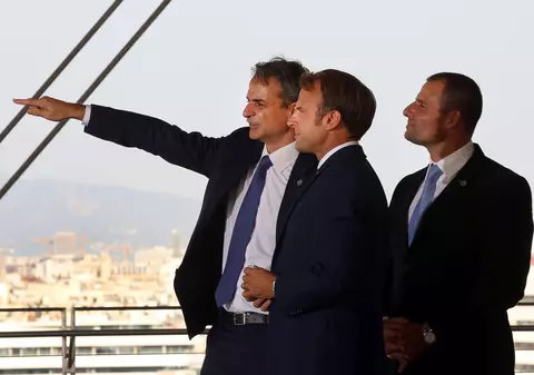 Macron semnează un contract militar major pentru înarmarea Greciei și cere Europei „să nu mai fie naivă”