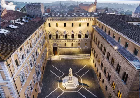 Cea mai veche bancă din lume, care a finanțat voiajul lui Columb, se prăbușește acum, iar drama lovește și politica italiană