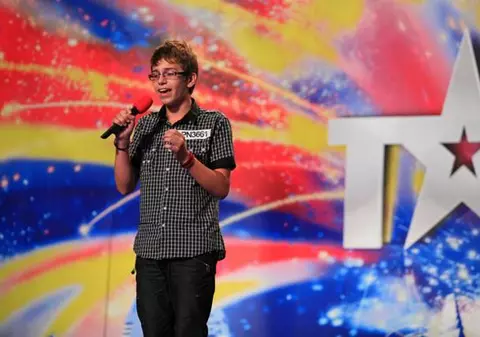 Narcis Ianău, finalistul primului sezon „Românii au talent”, pe scena de la „X Factor”. „Suntem mândri de tine”