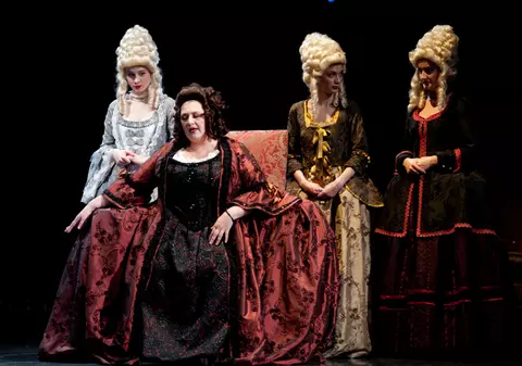 Spectacolul scris și regizat de Nae Caranfil, „Papagalul mut”, revine pe scena Sălii Mari a Teatrului Național „I. L. Caragiale” din București