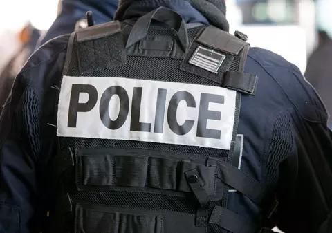 O mașină a intrat într-o terasă din orașul francez Fontainebleau. Șase persoane, rănite